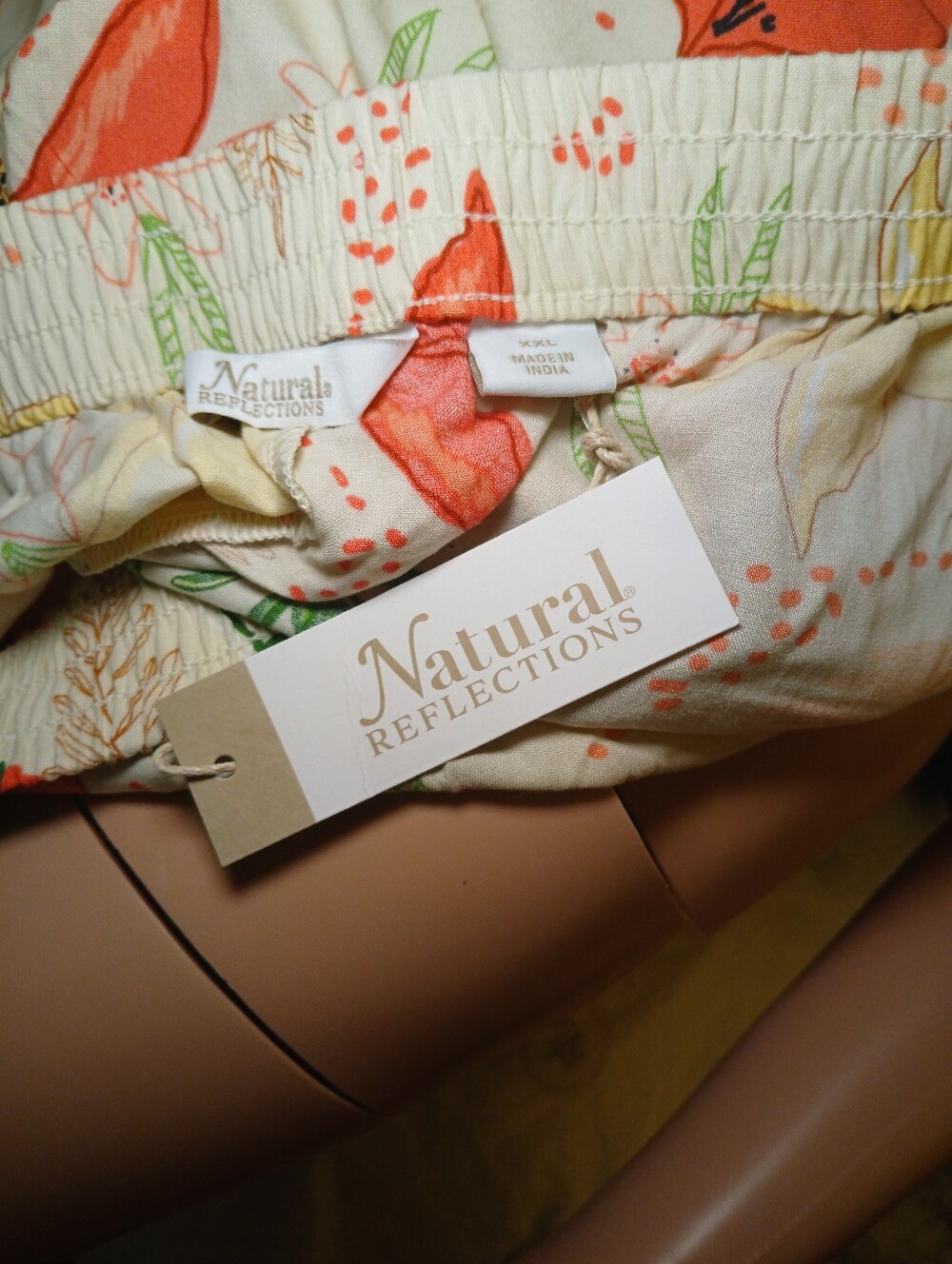 Natural Reflections Tropical Print Shorts -  Buttercream XXL - Picture 6 of 7